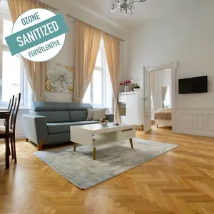 Luxury By Hi5 - Havas Street , Budapeszt Węgry