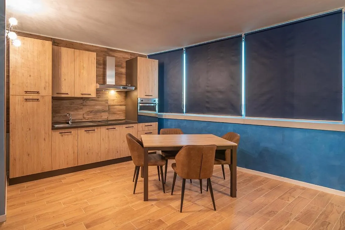 Apartament Crystal Tower M&M Treviolo 0*,